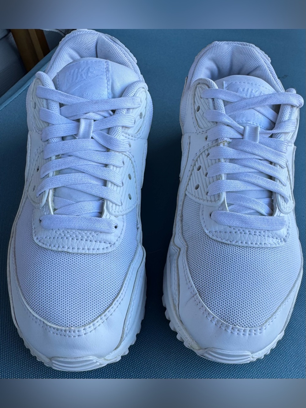 Nike Air Max 90 Triple White Sneaker DH8010-100 Women’s Size 7 / EU 38 - EUC